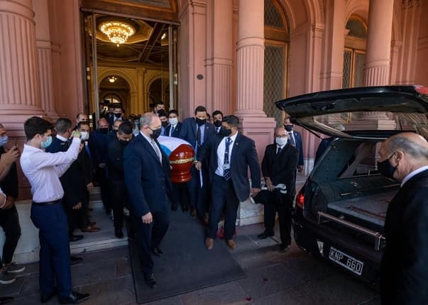 Maradona, camino a su última morada