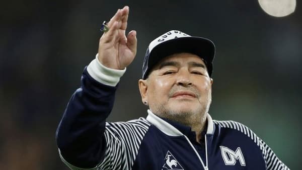 Maradona se recupera en terapia, tras exitosa operación en la cabeza