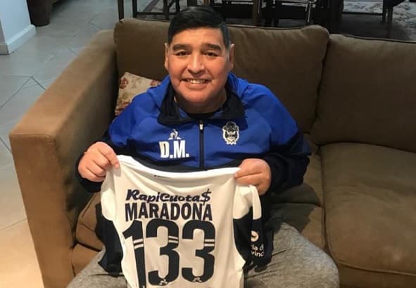 Maradona será operado por un coágulo en la cabeza