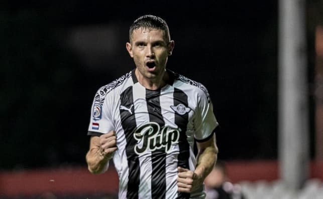 Libertad vence de manera clara a 12 de Octubre