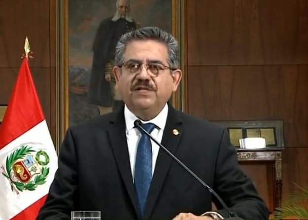 Presidente de Perú renuncia a seis días de haber asumido