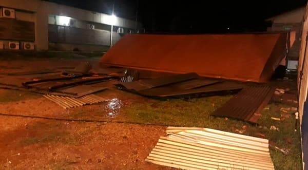 Fuerte temporal causa destrozos en Hospital Distrital de Limpio