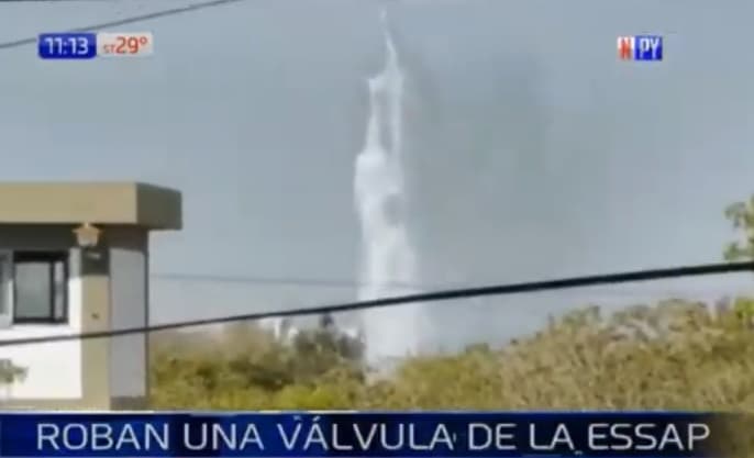 Robo de válvula de la ESSAP provoca gran pérdida de agua
