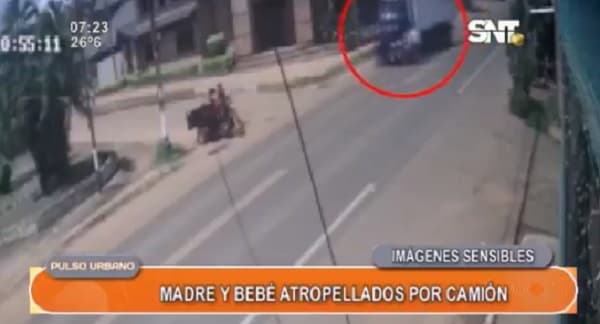Madre y bebé se salvan de milagro tras ser embestidos por camión