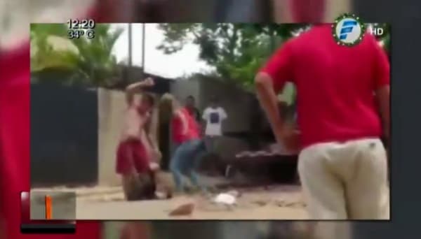 Joven recibe brutal golpiza por reclamar celular robado