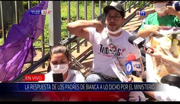 Padres de Bianca se encadenan y amenazan con demandar al Estado