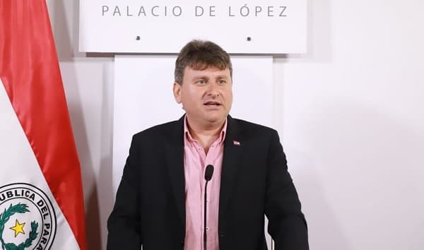 Lichi da a conocer documentos y se aferra al cargo