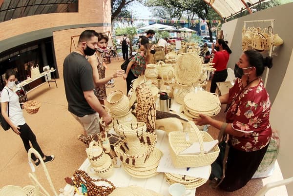 Más de 100 expositores harán la mayor feria de artesanías de Paraguay