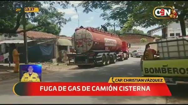 Reportan un herido a causa de fuga de gas de camión cisterna
