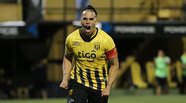 Guaraní logra la victoria ante el Decano