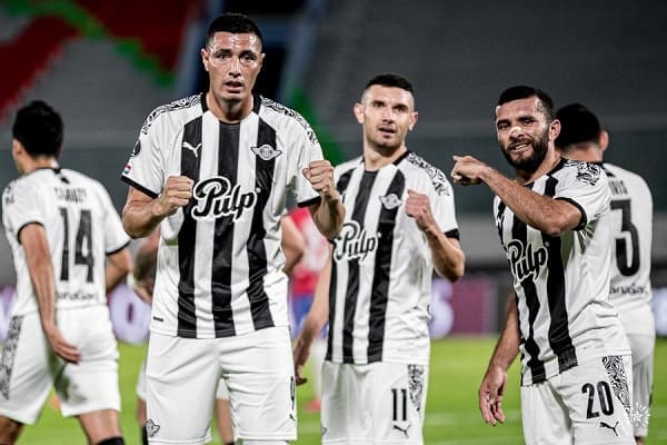 Con doblete de Tacuara Libertad sella su paso a cuartos de la Libertadores