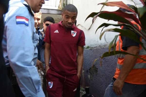 Jueza ordena la captura del jugador uruguayo Nicolás de la Cruz