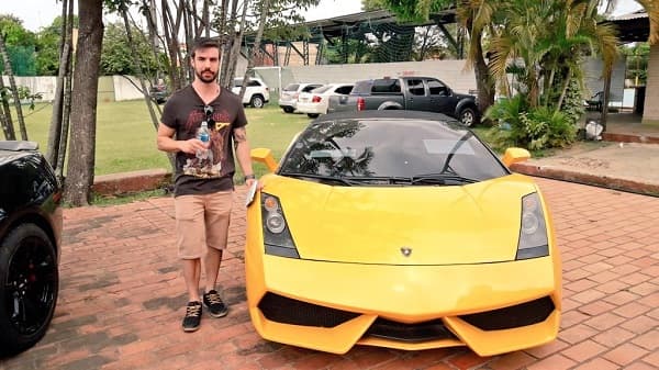 Joven brasileño compra el Lamborghini de “Cucho”