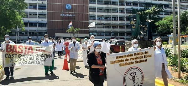 Especialistas denuncian descontratación masiva en IPS 