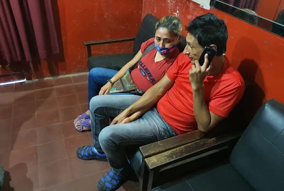 Imputan a mujer que reapareció con su amante en comisaría