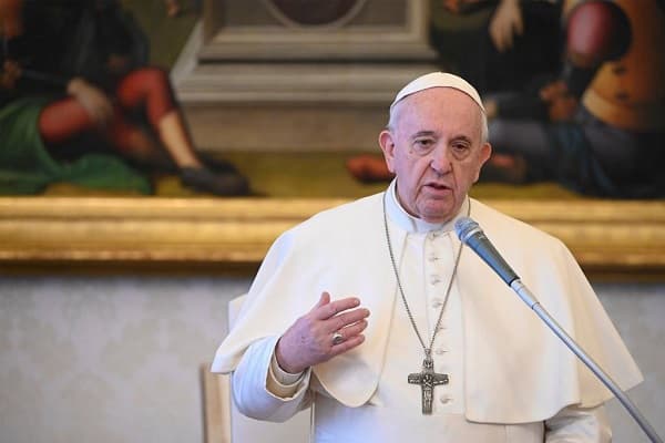 Papa Francisco pide vacuna para todos en bendición por Navidad