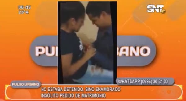 Hombre pide matrimonio a su pareja en medio de “detención” en comisaría