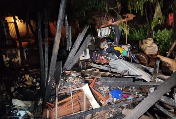 Fuego consume precaria vivienda en Ñemby