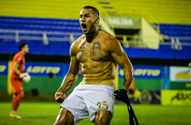 Abren sumario a Bobadilla, pero jugará la final