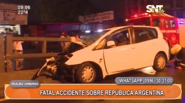 Conductor fallece tras embestir contra baranda de viaducto