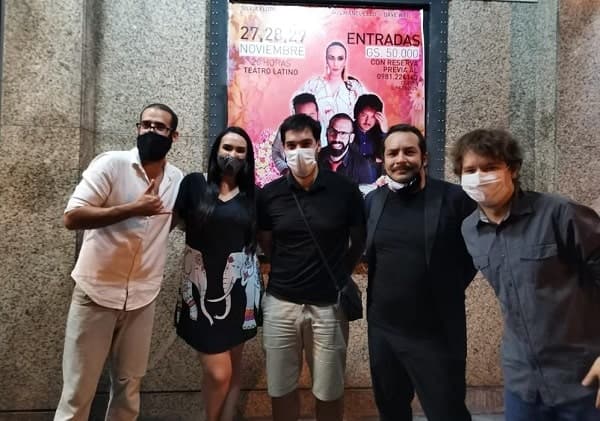 Sequera asiste al teatro y reconoce buenas prácticas