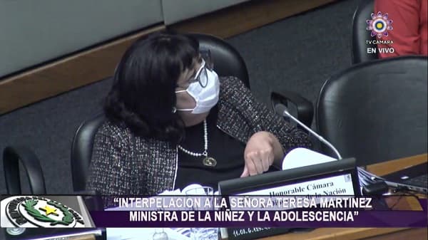 Ministra interpelada explica uso del término género