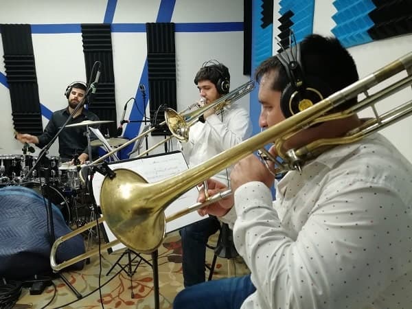 Grupo de vientos se lanza con una guarania