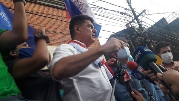 Efraín pasa su primera noche en la Agrupación