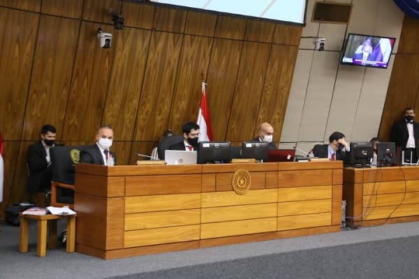 Piden cambio en ley para otorgar “inmunidad” a fabricantes de vacunas