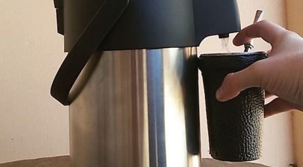 Colectan termos para donar a pacientes del Neuropsiquiátrico