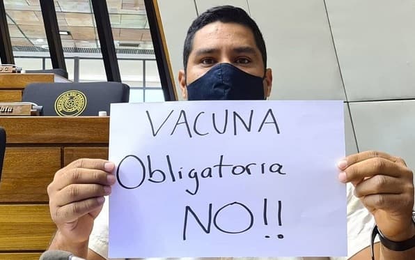 Diputado pide que aplicación de vacunas no sea obligatoria