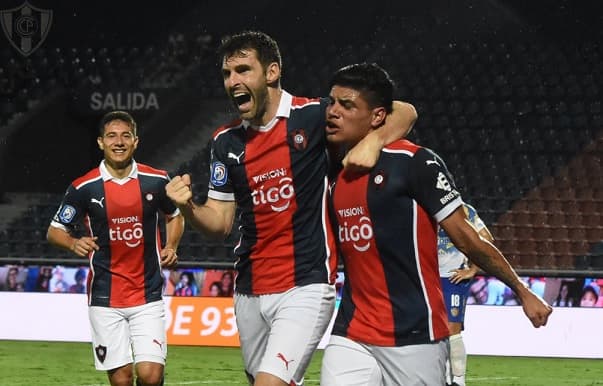 Cerro gana con lo justo y está en la punta