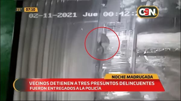 Capturan a tres hombres pillados por cámaras de seguridad