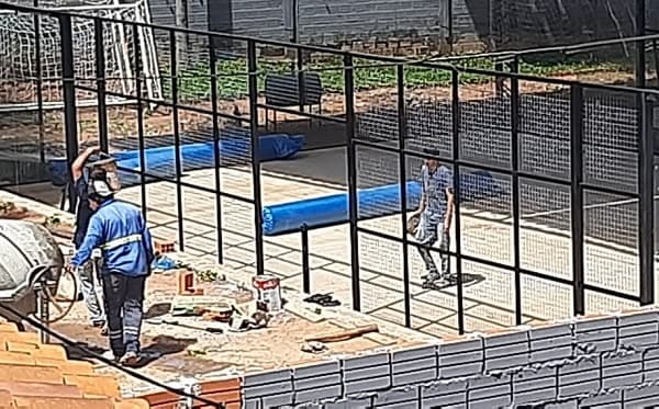 Concejal denuncia mega construcción en plena calle de Lambaré