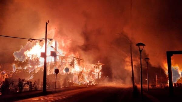 Queman edificios estatales tras muerte de malabarista en manos de policías