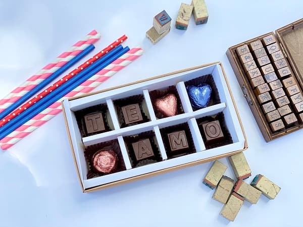 Invitan a enamorar con mensajes personalizados en chocolates