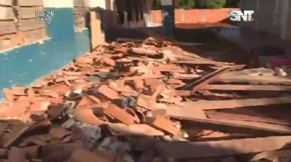 Colegio sufre derrumbe de aula a días del inicio de clases presenciales