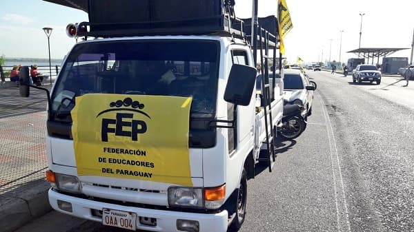 Docentes se manifiestan y exigen retorno seguro a clases