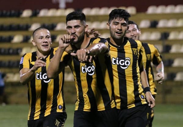 Guaraní vence al 12 de Octubre y es puntero en la tabla de posiciones