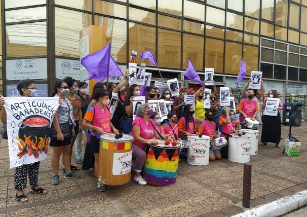 Mujeres piden a ministra dejar de ser “chupamedia” de Abdo