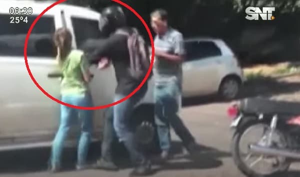 Roce de vehículos acaba con pelea en plena avenida