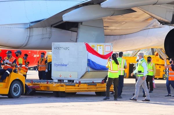 Una mujer recibirá la primera vacuna contra Covid-19 en nuestro país