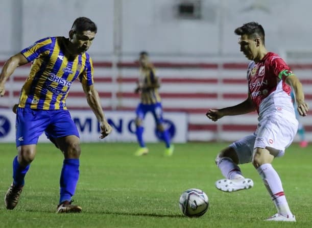 River vence sobre la hora a Luqueño