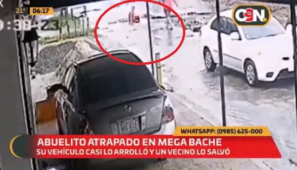 Abuelo queda atrapado en un bache en San Lorenzo