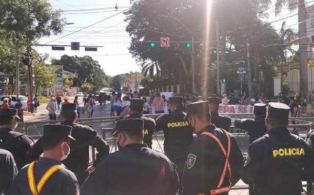 Acorazan Mburuvicha Róga y bloquean avenida ante nueva protesta