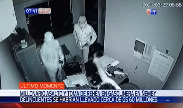 Delincuentes asaltan servicentro y se llevan millonaria suma