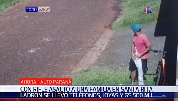 Hombre asalta rifle en mano en Santa Rita