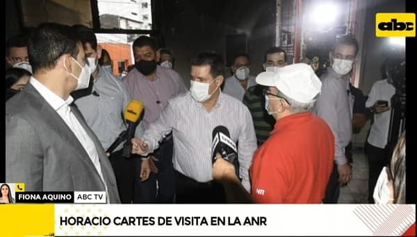 “Sácame ese micrófono de acá”, disparó Cartes contra periodista