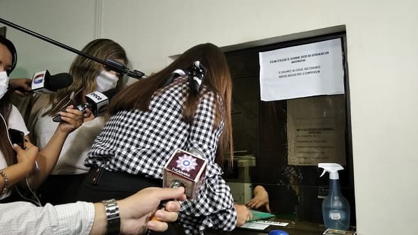 Diputados de oposición presentan libelo acusatorio contra Abdo Benítez y Velázquez