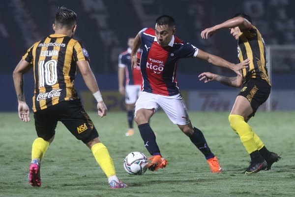 Cerro Porteño logra remontar y vence a Guaraní en la novena fecha